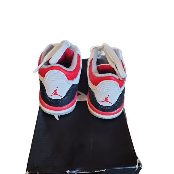 Jordan 3 Retro (TD)"White Fire Red" Sneakers(2013) - Picture 4 of 7